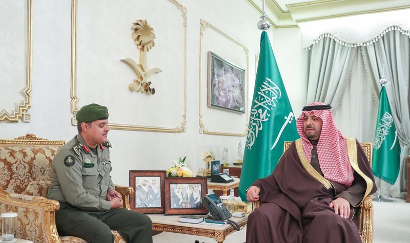 الأمير فيصل بن خالد بن سلطان يستقبل مدير جوازات المنطقة المعين حديثاً