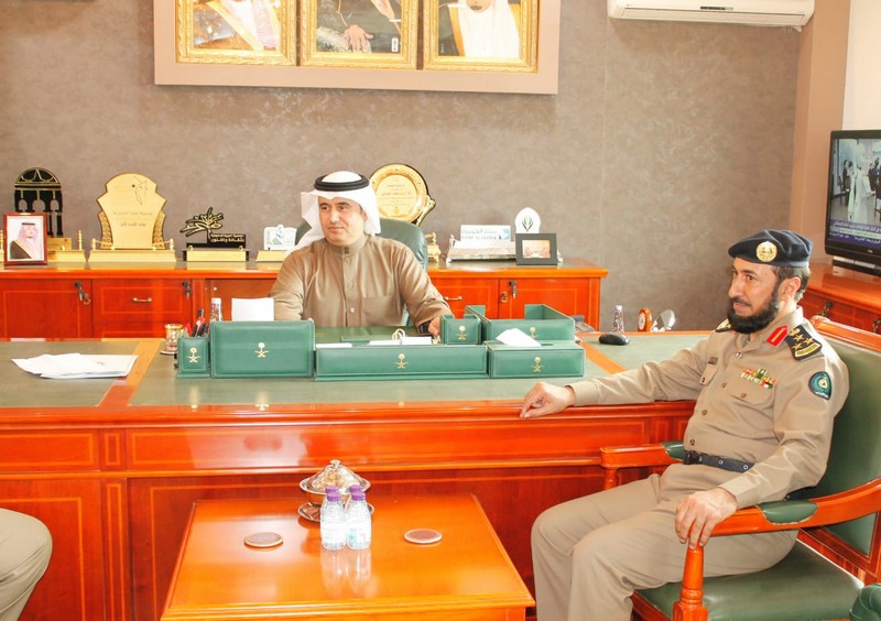 مدير الدفاع المدني يتفقد قطاع رفحاء ويلتقي بالمحافظ