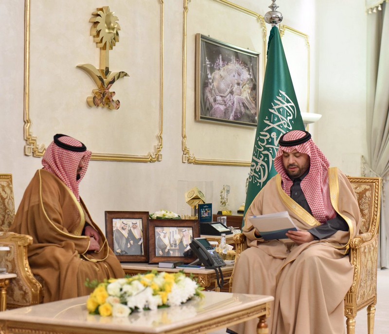 أمير منطقة الحدود الشمالية يلتقي مدير بنك التنمية الاجتماعية بالمنطقة