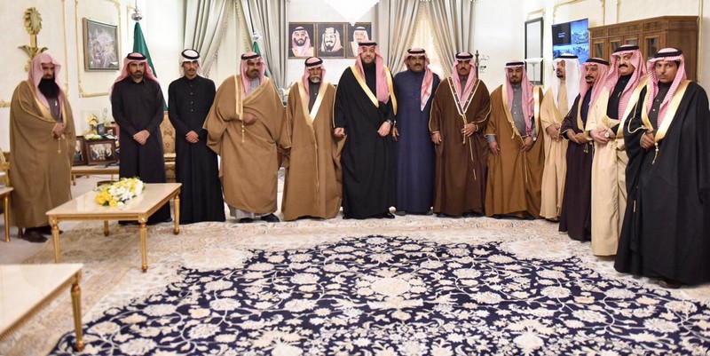 أمير الحدود الشمالية يستقبل منيس الشمري وإخوته المتنازلين عن القصاص بعد شفاعة سموه