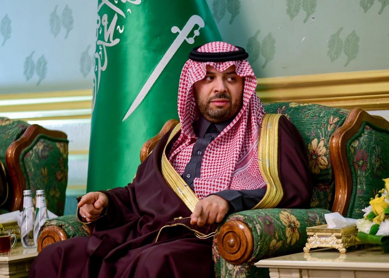 أمير منطقة الحدود الشمالية يستقبل المواطنين في جلسته المسائية