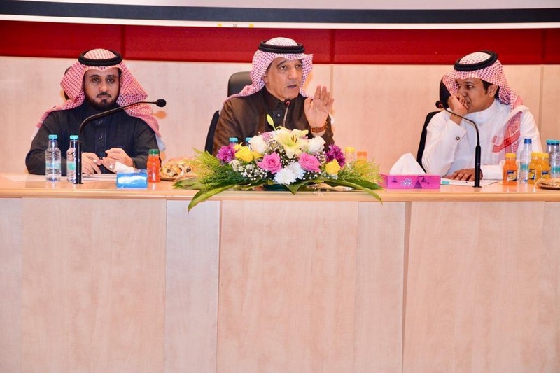 الغرفة التجارية بعرعر تقيم محاضرة ( قنوات الاستثمار في البنوك )