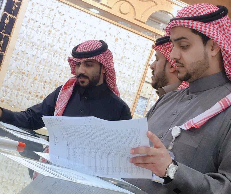 فرع وزارة العمل بالحدود الشمالية يضبط 40 مخالفة خلال زيارتة لمنشآت محافظة رفحاء