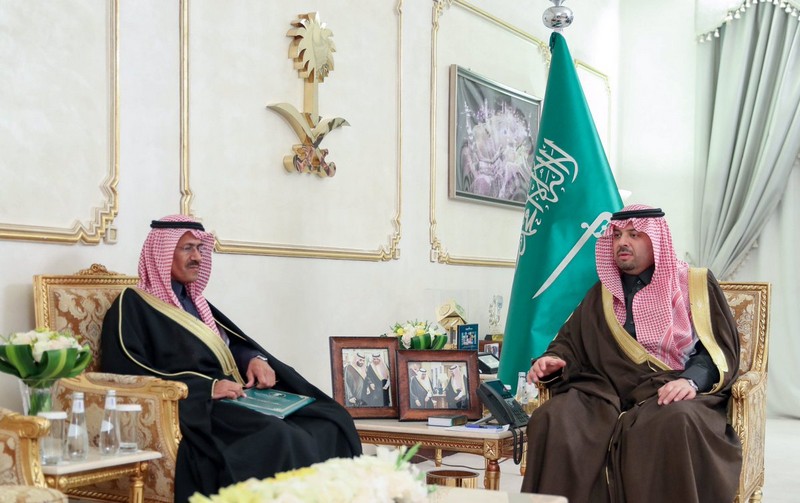 أمير الحدود الشمالية يستقبل مدير إدارة خدمات المياه بالمنطقة