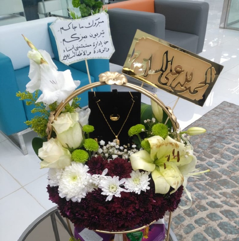 سيدة تضع 4 توائم بعرعر .. وإدارة مستشفى الولادة تقدم لوالدتهم هدية قيمة