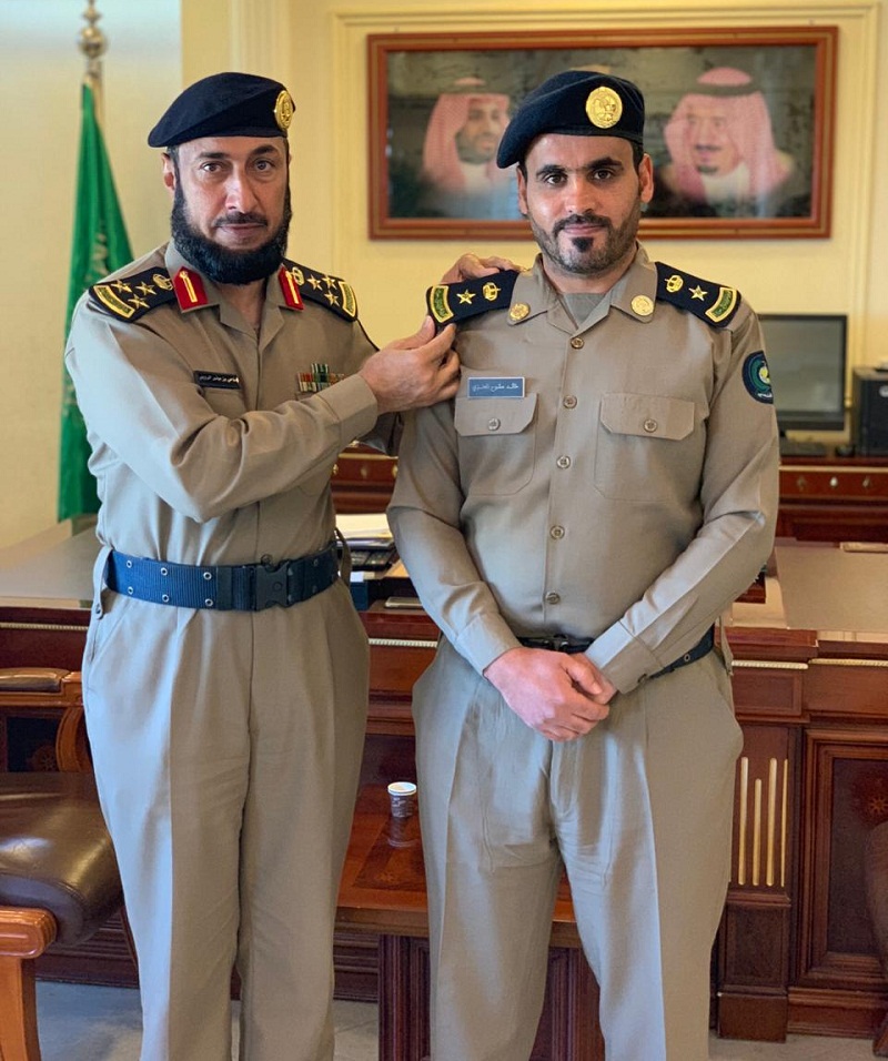 مدير مدني الشمالية يقلد المقدم العنزي رتبته الجديدة