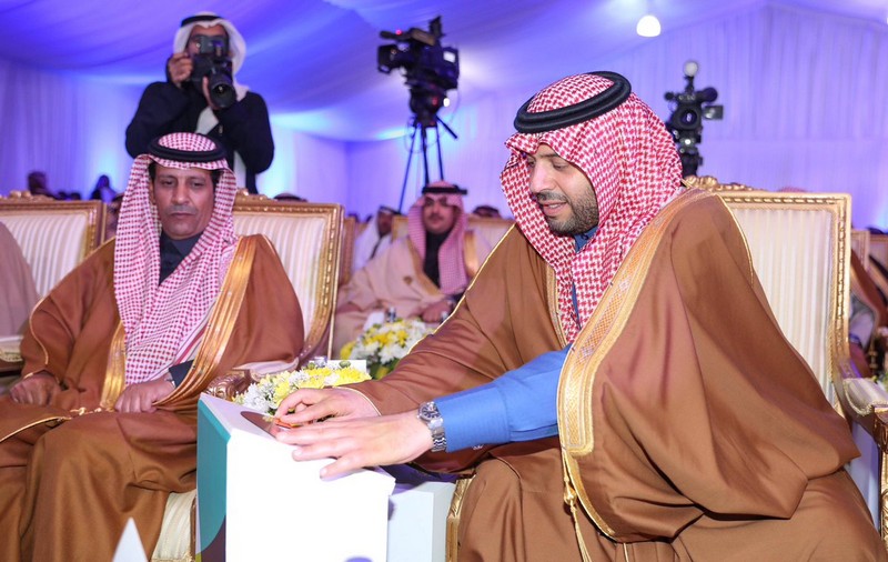 الأمير فيصل بن خالد يدشن معرض مشروعات تنموية في محافظة العويقيلة