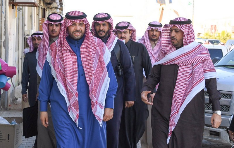 الأمير فيصل بن خالد بن سلطان يتفقد ميدانيًا أحياء وشوارع محافظة العويقيلة