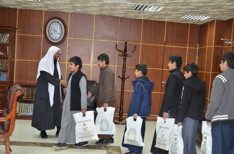 مدير فرع الشؤون الإسلامية بالشمالية يستقبل طلاب مدرسة تحفيظ القرآن بعرعر