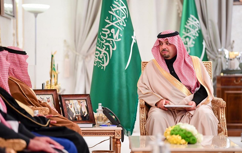 أمير الحدود الشمالية يستقبل مدير هيئة السياحة والوفد المشارك في ملتقى ألوان السعودية 2018