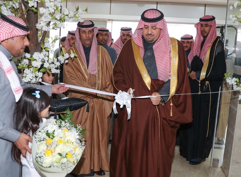 أمير الحدود الشمالية يفتتح مبنى الكلى ويضع حجر الأساس لمركز التأهيل الشامل ومكافحة التدخين بطريف