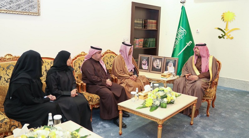 أمير الحدود الشمالية يستقبل مدير الشؤون الصحية بالمنطقة