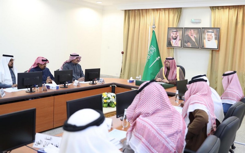 أمير الحدود الشمالية يرأس الاجتماع التنموي بمحافظة طريف