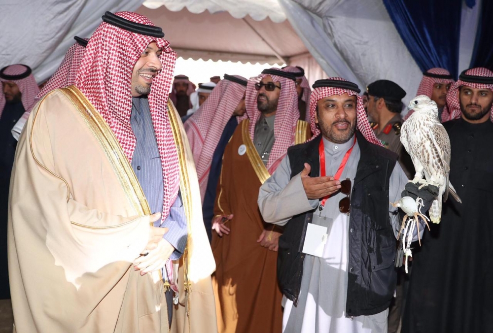 أمير الشمالية يفتتح مهرجان الصقور بطريف