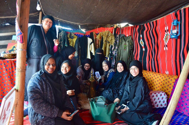 منسوبات مستشفى عرعر المركزي في مهرجان الصقور بطريف