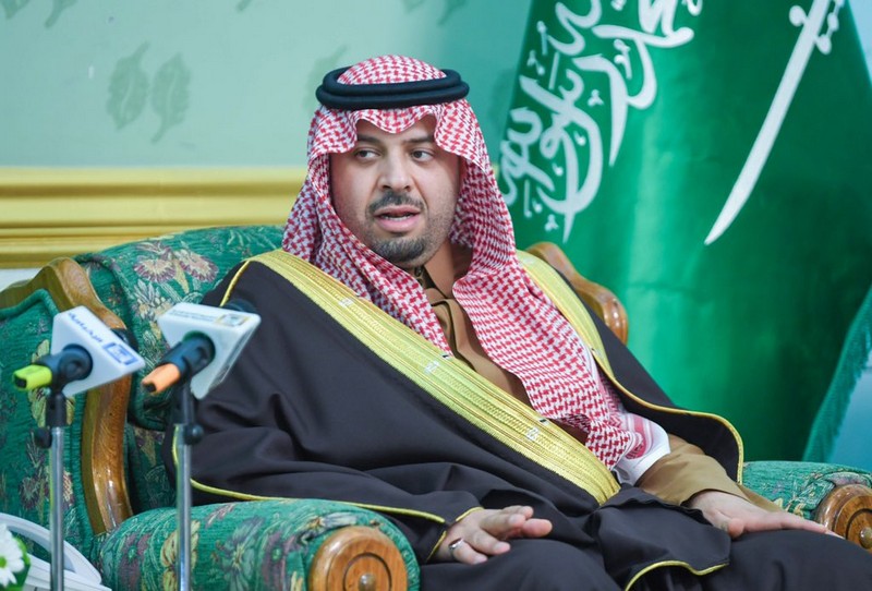 أمير منطقة الحدود الشمالية يستقبل المواطنين في جلسته المسائية