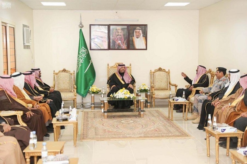 أمير الحدود الشمالية يتفقد مركز لوقه وعدداً من قرى وهجر المنطقة