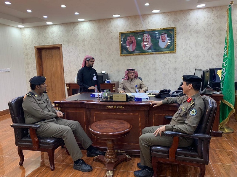 العقيد المطيري يزور مصابي الحوادث المرورية بمستشفى عرعر المركزي