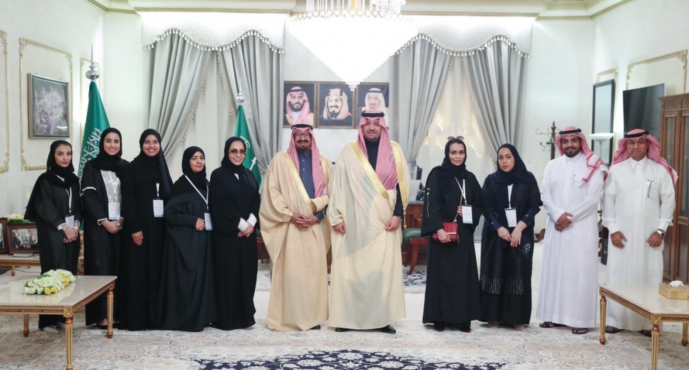 أمير الحدود الشمالية يستقبل رئيس صندوق الأمير سلطان لتنمية المرأة ونائبته