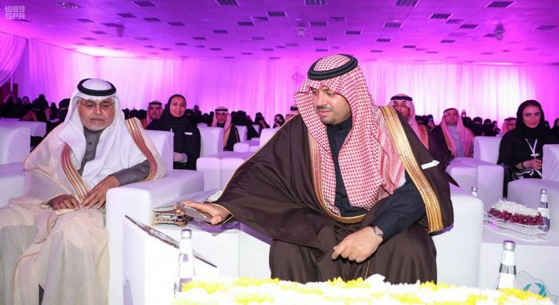 أمير منطقة الحدود الشمالية يدشن انطلاق قافلة المرأة لصندوق الأمير سلطان بن عبدالعزيز لتنمية المرأة.