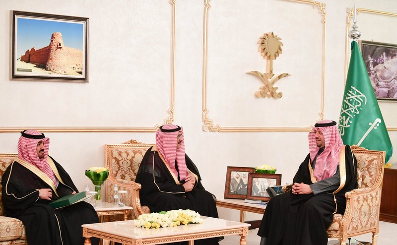 أمير منطقة الحدود الشمالية يستقبل المدير التنفيذي لنادي هواة الطقس بالمملكة