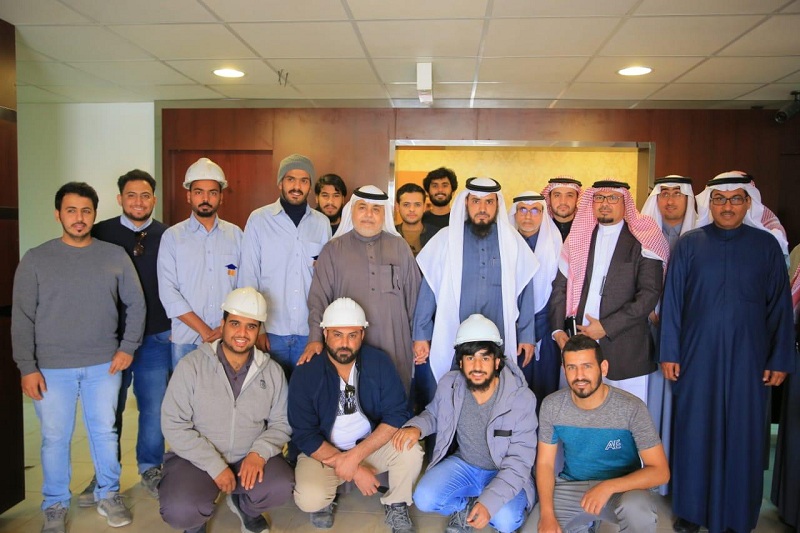 مدير جامعة الحدود الشمالية المكلف يزور شركة أسمنت الشمالية