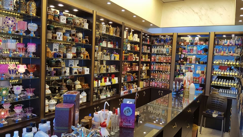 ربيع عرعر يرفع نسبة المبيعات في أسواق الهدايا والعطور