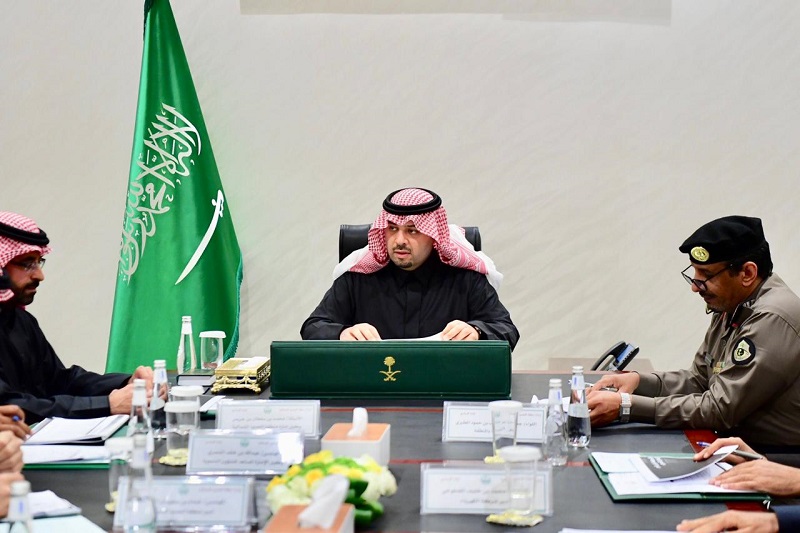 أمير منطقة الحدود الشمالية يرأس الاجتماع الأول للجنة الإسكان التنموي بالمنطقة