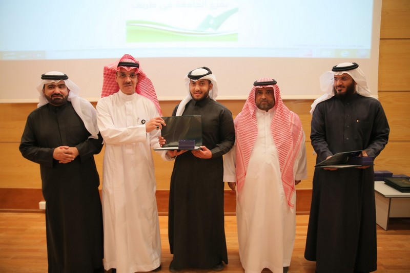 وكيل الجامعة للشؤون الأكاديمية يرعى حفل ختام الأنشطة الطلابية بفرع الجامعة بمحافظة طريف