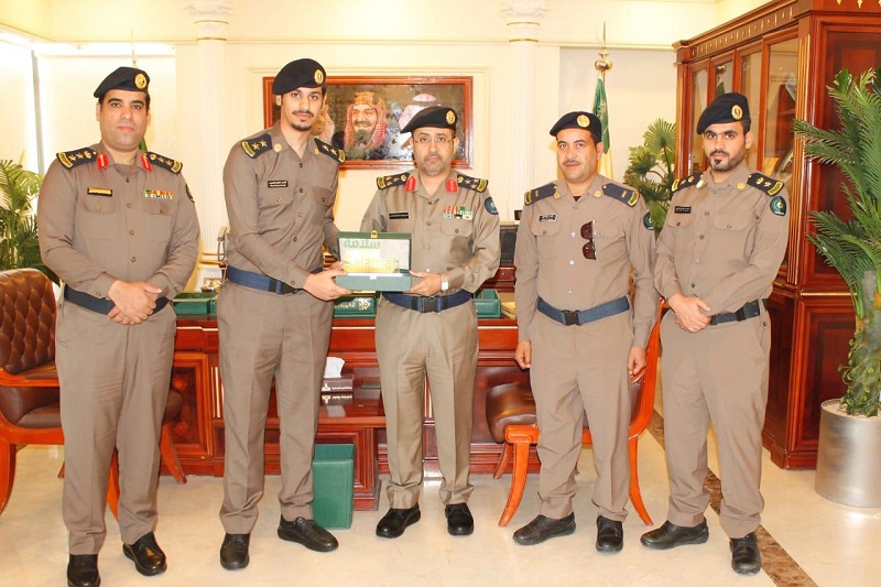 العميد القحطاني يكرّم مدير شعبة السلامة برفحاء