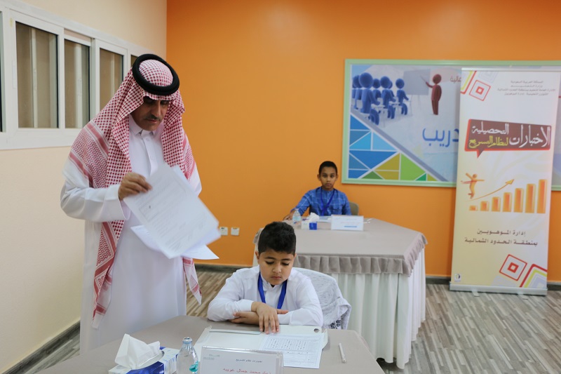 المساعد للشؤون النعليمية بالحدود الشمالية يتفقد اختبار التسريع