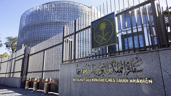 سفارة المملكة في سريلانكا تنصح السعوديين بالمغادرة