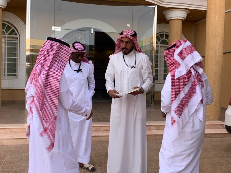 رئيس بلدية شرق عرعر يشكل لجنة للقضاء على مخلفات المباني