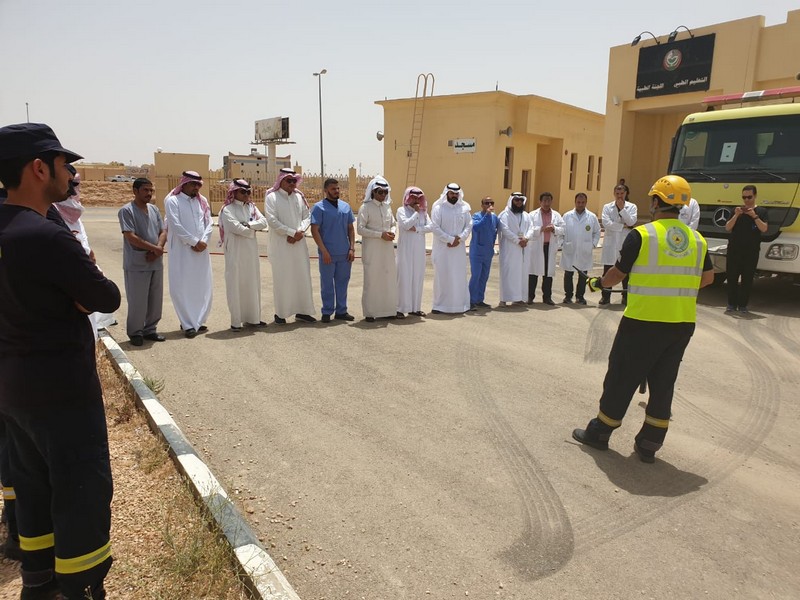 الدفاع المدني يقيم محاضرة بعيادات قوى الأمن بعرعر
