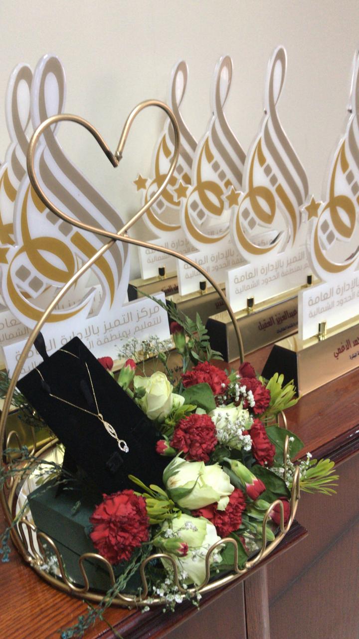 المساعدة للشؤون التعليمية بنات تكرم الفائزات في المراكز الثلاثة الأولى