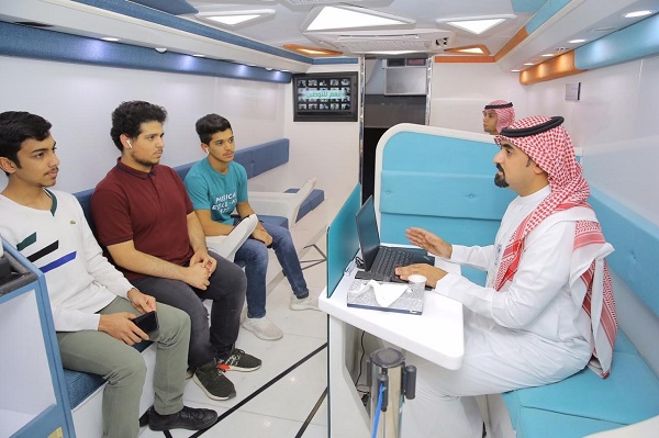 فرع “هدف” المتنقل يقدم خدمات دعم التدريب والتوظيف لزوار فعاليات فوانيس مكية