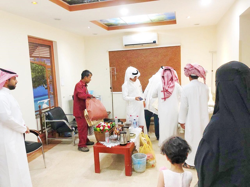 جمعية الثقافة والفنون بالحدود الشمالية تعايد المرضى المنومين بمستشفى القلب والمركزي