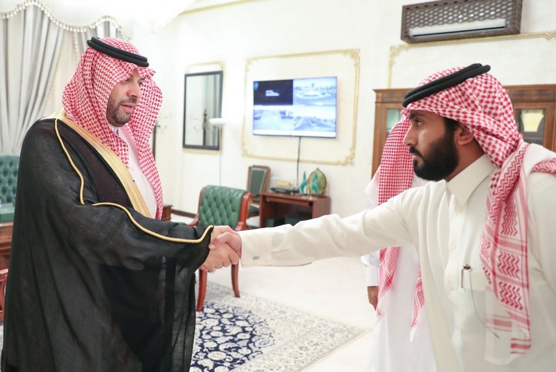 أمير منطقة الحدود الشمالية يستقبل منسوبي الاستخبارات العامة