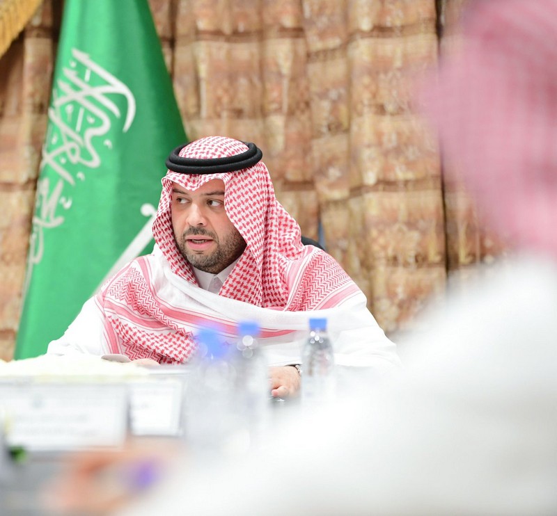 الأمير فيصل بن خالد بن سلطان يرأس اجتماع لجنة متابعة المشاريع ويشيد بتحسن الأداء