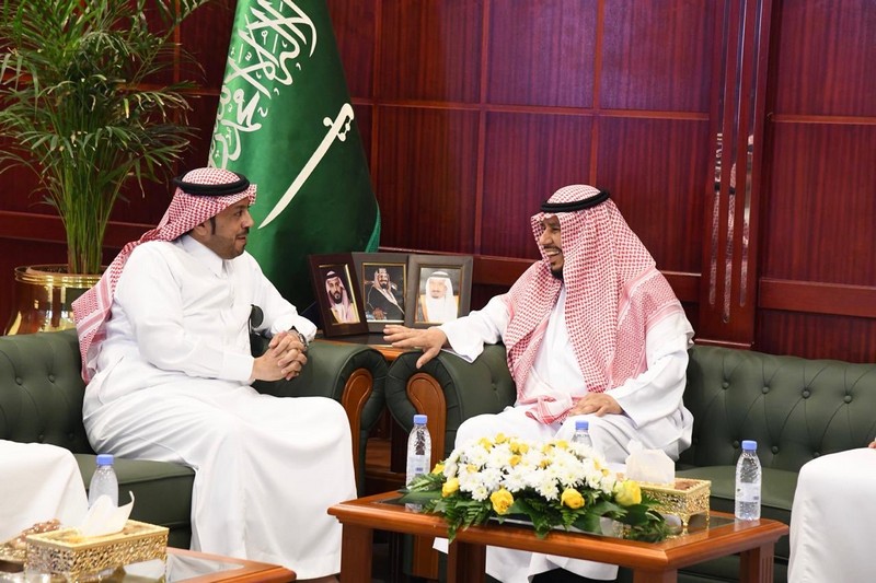 مدير عام التعليم بالحدود الشمالية يلتقي أمين المنطقة لبحث أوجه الشراكة بين الإدارتين
