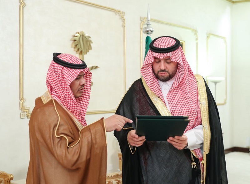 أمير الحدود الشمالية يستقبل مدير فرع وزارة البيئة والمياه والزراعة بالمنطقة