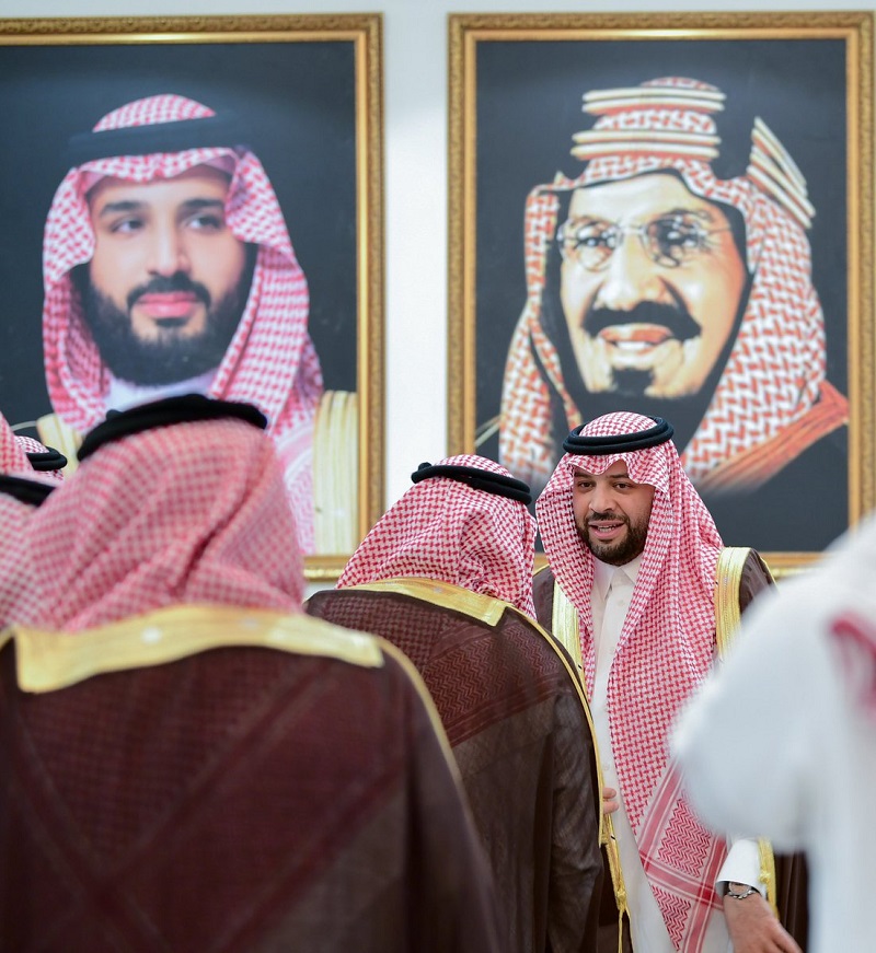 أمير منطقة الحدود الشمالية يستقبل المواطنين في جلسته المسائية