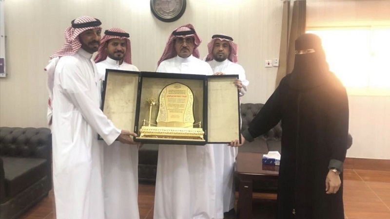 تكريم الممرضة : فاطمة نهار الرويلي لجهودها مع مريضة