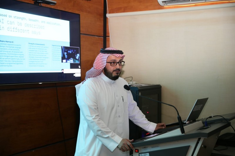 جامعة الحدود الشمالية تنظم دورة تدريبية عن الذكاء الاصطناعي وانترنت الأشياء