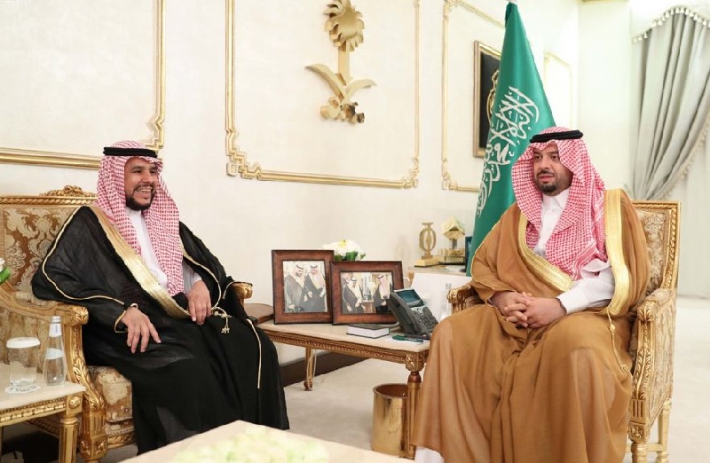 أمير منطقة الحدود الشمالية يرأس الاجتماع التعليمي بالمنطقة