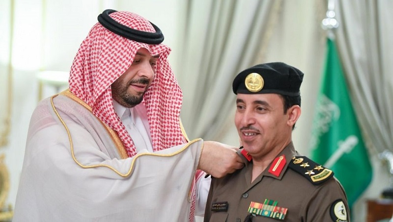 أمير منطقة الحدود الشمالية يقلد العميد العنزي رتبته الجديدة