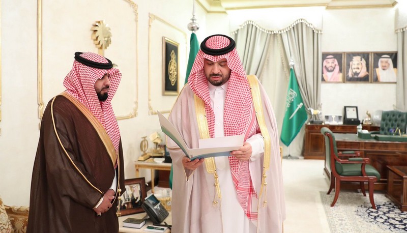 أمير منطقة الحدود الشمالية يستقبل مدير بنك التنمية الاجتماعية بالمنطقة