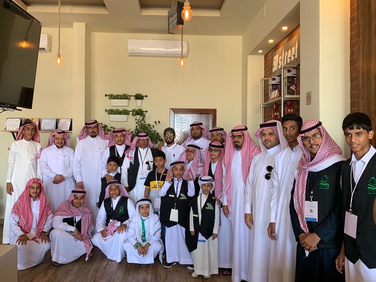 مقهى ففتي ستريت بعرعر يستضيف سفراء حماة الوطن