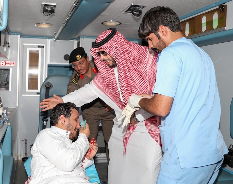 الزميل رائد الدهمشي يتعرض لإصابة أثناء تغطية زيارة أمير المنطقة لمنفذ جديدة عرعر