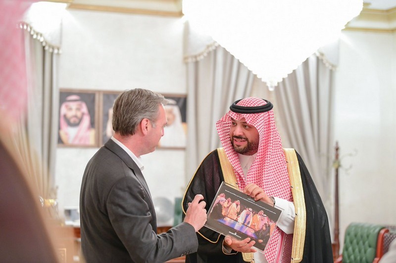 الأمير فيصل بن خالد بن سلطان يستقبل رئيس الشركة العربية للتعدين